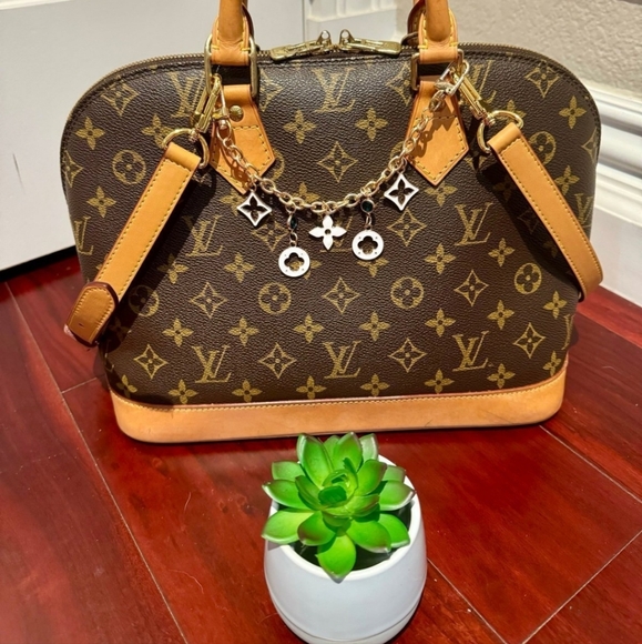Louis Vuitton Monogram Alma PM - Picture 7 of 15